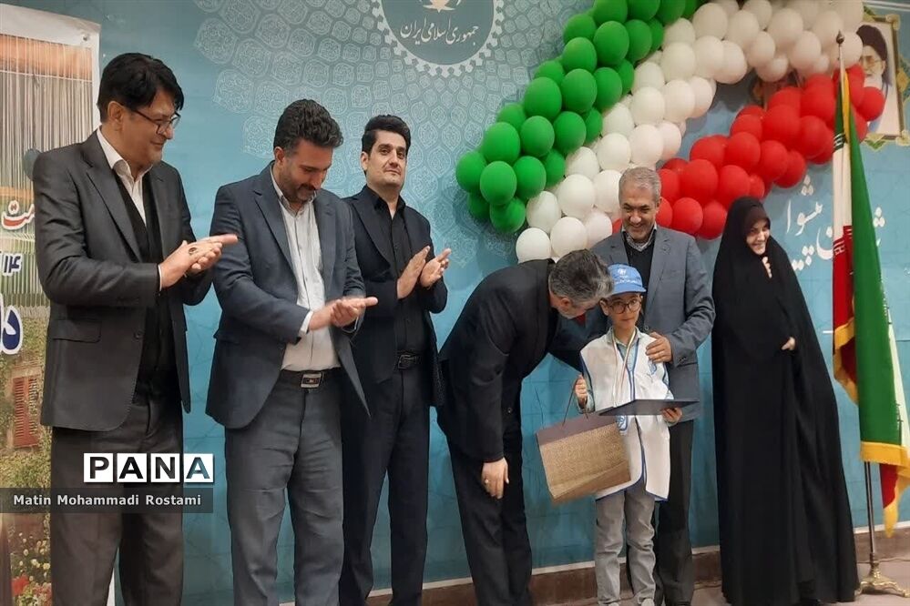 تجلیل از داوطلبان سلامت در شهرستان پیشوا