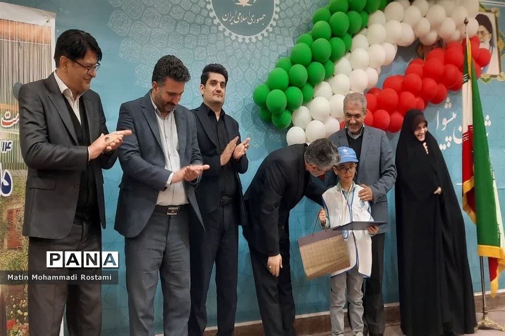 تجلیل از داوطلبان سلامت در شهرستان پیشوا