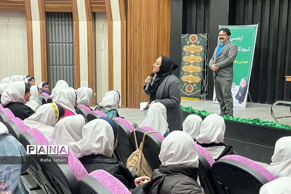 کارگاه آموزشی ایمنی کودکان سایبری در فرهنگسرای بعثت صفادشت