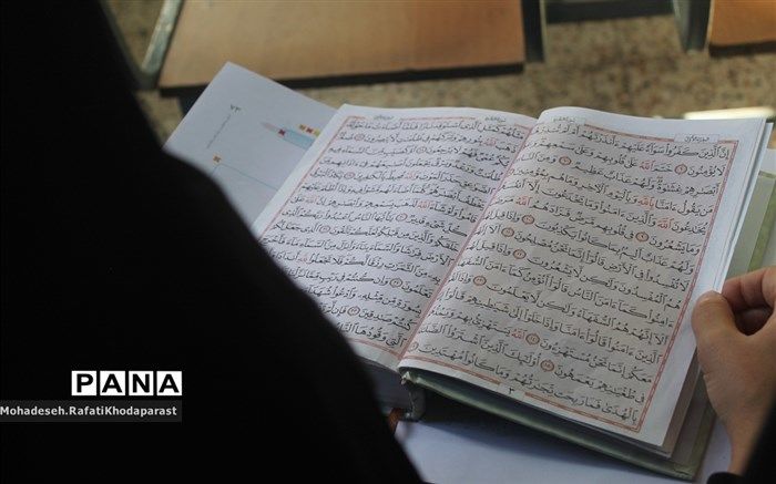 تجدید عهد دانش‌آموزان سروستانی با قرآن کریم/فیلم