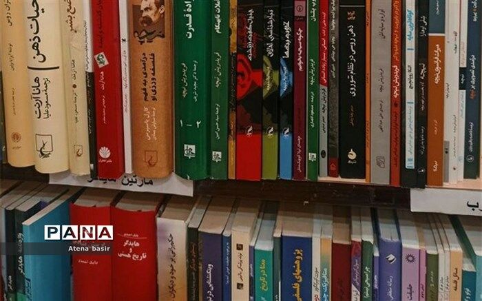 دانش‌آموزان در کلاس خود کتابخانه کلاسی تاسیس می‌کنند