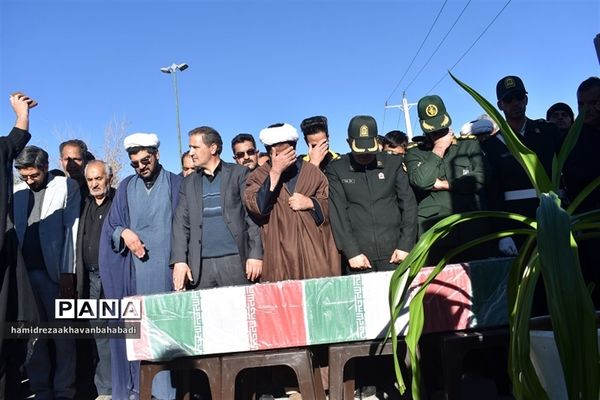 تشییع شهید گمنام در روستای احمد آباد بخش مرکزی بهاباد