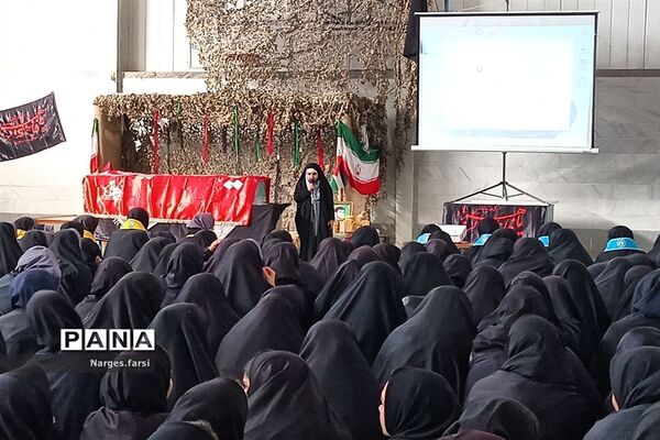 یادواره شهدا در دبیرستان حضرت خدیجه(س) قم