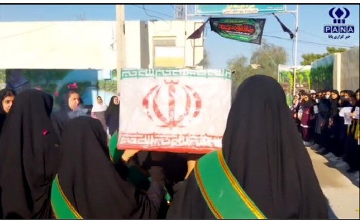 وداع دانش‌آموزان پارسیان با شهید گمنام/فیلم