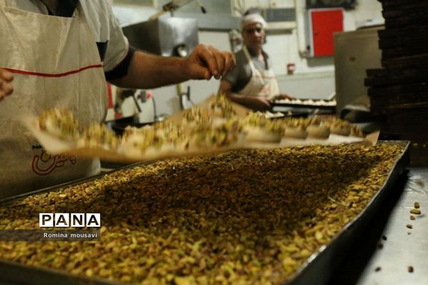 یک روز در کارگاه تهیه «قرابیه»