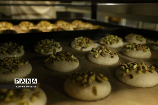 یک روز در کارگاه تهیه «قرابیه»