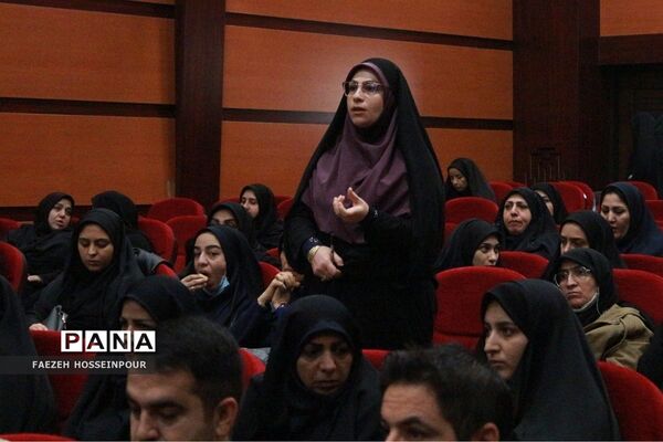 نشست هم‌اندیشی معاونان و مربیان پرورشی در بهارستان۲