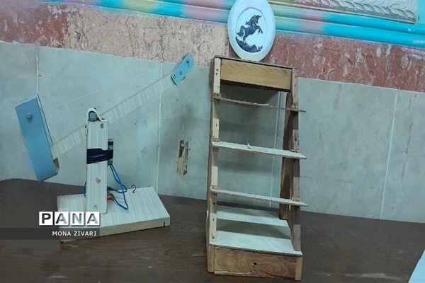 نمایشگاه پژوهشی در آموزشگاه حاج رضا اسماعیل ناحیه یک بهارستان