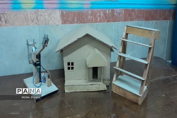 نمایشگاه پژوهشی در آموزشگاه حاج رضا اسماعیل ناحیه یک بهارستان