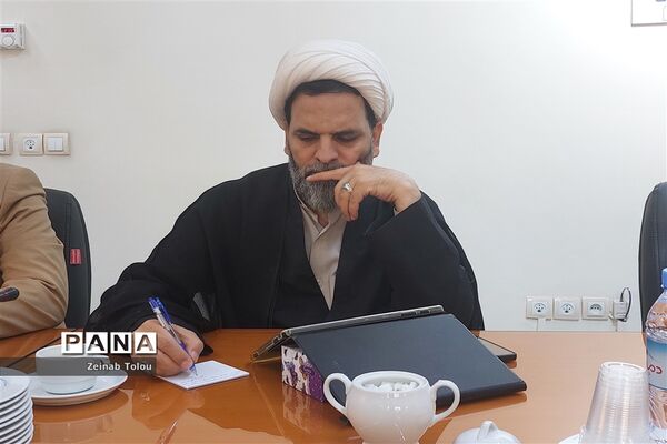 نشست معاون استاندار خراسان رضوی با تشکل‌های دانش‌آموزی ناحیه ۵