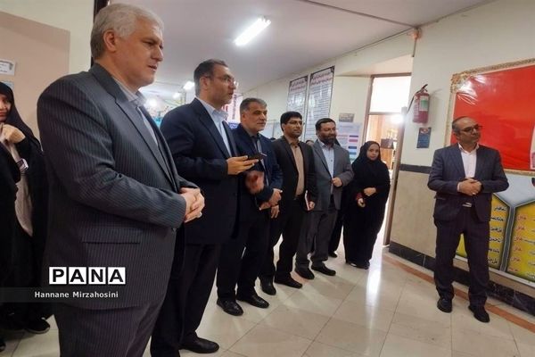 نمایشگاه آثار دست سازه دانش‌آموزان