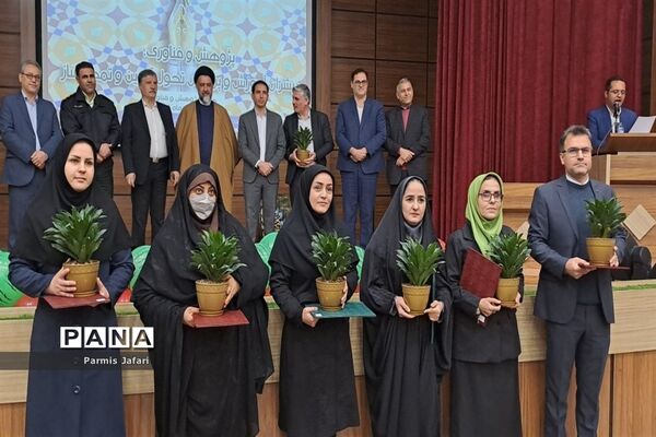 تقدیر از معلمان و دانش‌آموزان پژوهشگر شهرستان شهریار