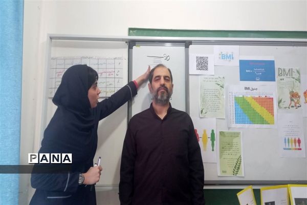 نمایشگاه دست‌ سازه‌های دانش‌آموزان در دبیرستان استعدادهای درخشان،فرزانگان شهر قدس