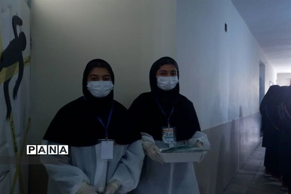 نمایشگاه دست‌ سازه‌های دانش‌آموزان در دبیرستان استعدادهای درخشان،فرزانگان شهر قدس