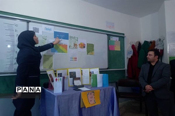 نمایشگاه دست‌ سازه‌های دانش‌آموزان در دبیرستان استعدادهای درخشان،فرزانگان شهر قدس