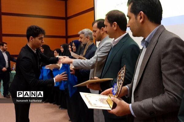 تجلیل از رتبه‌های برتر بهارستانی کنکور سراسری۱۴۰۲