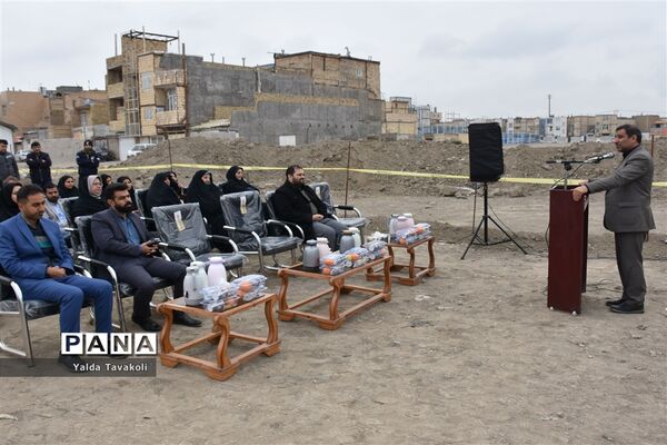 آئین کلنگ‌زنی آموزشگاه ۹ کلاسه شهیدمحبی در آموزش و پرورش ناحیه یک