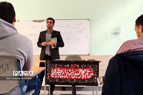 برگزاری کارگاه‌های تخصصی هفته پژوهش در دبیرستان ابن‌سینا رودهن