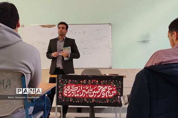 برگزاری کارگاه‌های تخصصی هفته پژوهش در دبیرستان ابن‌سینا رودهن