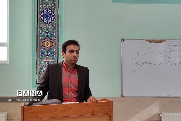 برگزاری کارگاه‌های تخصصی هفته پژوهش در دبیرستان ابن‌سینا رودهن
