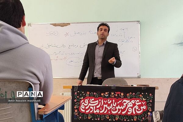 برگزاری کارگاه‌های تخصصی هفته پژوهش در دبیرستان ابن‌سینا رودهن