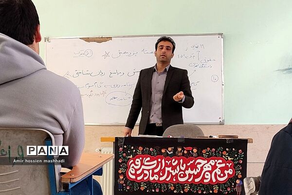 برگزاری کارگاه‌های تخصصی هفته پژوهش در دبیرستان ابن‌سینا رودهن