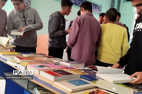برگزاری کارگاه‌های تخصصی هفته پژوهش در دبیرستان ابن‌سینا رودهن