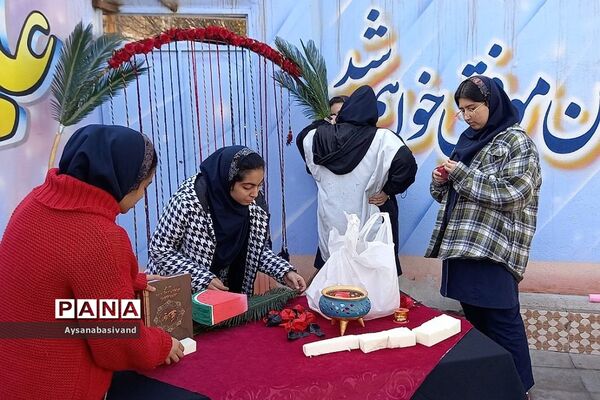 برگزاری جشن یلدا در دبیرستان حدیث مهر قرچک