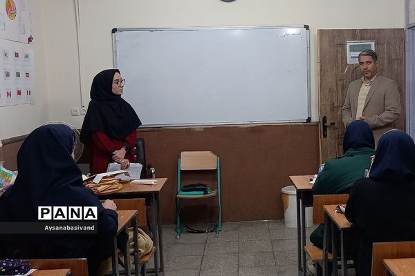 برگزاری جشن یلدا در دبیرستان حدیث مهر قرچک