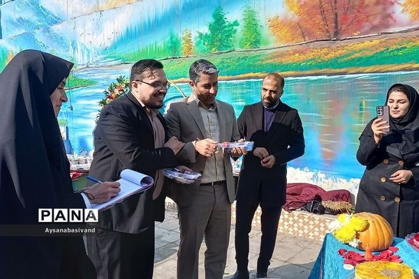 برگزاری جشن یلدا در دبیرستان حدیث مهر قرچک