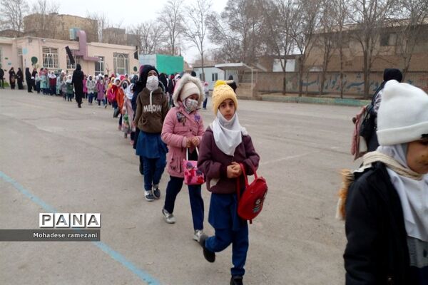 پویش یلدای مهربانی در مدارس حاشیه شهر