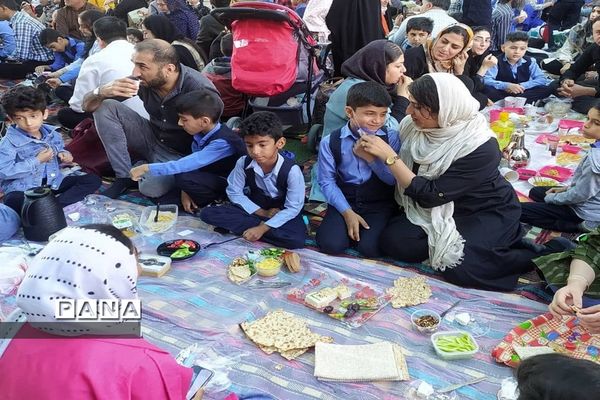 یک روز شاد به مناسبت شب یلدا