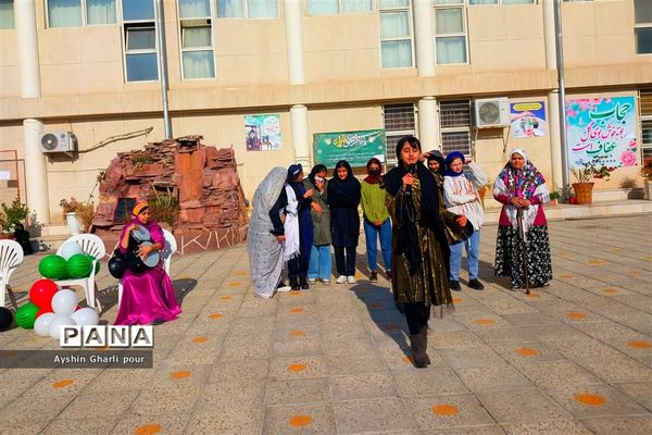 جشن شب یلدا برای دانش‌آموزان در ناحیه یک شیراز