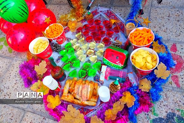جشن شب یلدا برای دانش‌آموزان در ناحیه یک شیراز