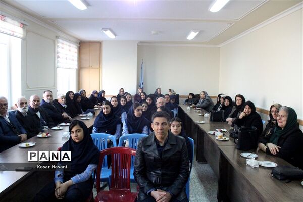 مادربزرگ و پدربزرگ در جشن «چله» دهه نودی‌ها