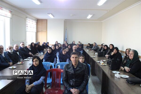 مادربزرگ و پدربزرگ در جشن «چله» دهه نودی‌ها
