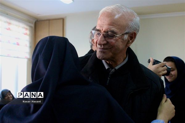 مادربزرگ و پدربزرگ در جشن «چله» دهه نودی‌ها