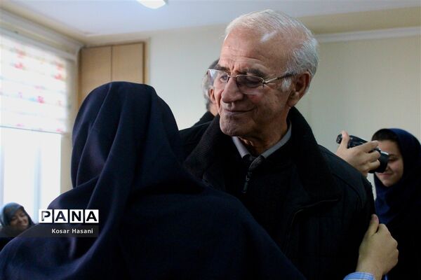 مادربزرگ و پدربزرگ در جشن «چله» دهه نودی‌ها