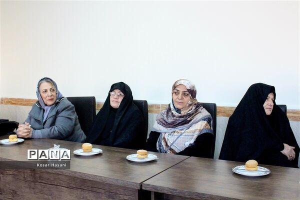 مادربزرگ و پدربزرگ در جشن «چله» دهه نودی‌ها