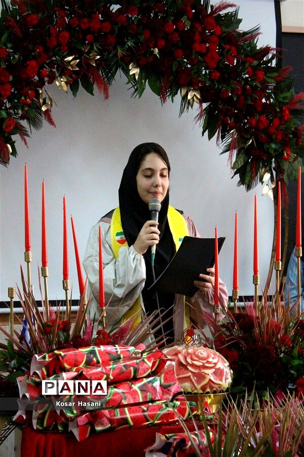 مادربزرگ و پدربزرگ در جشن «چله» دهه نودی‌ها