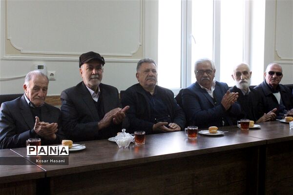 مادربزرگ و پدربزرگ در جشن «چله» دهه نودی‌ها