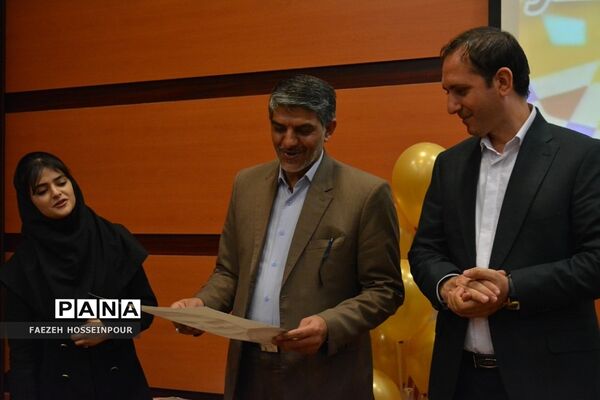 تجلیل از پژوهشگران ناحیه ۲ بهارستان