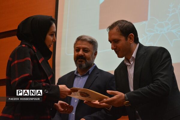 تجلیل از پژوهشگران ناحیه ۲ بهارستان