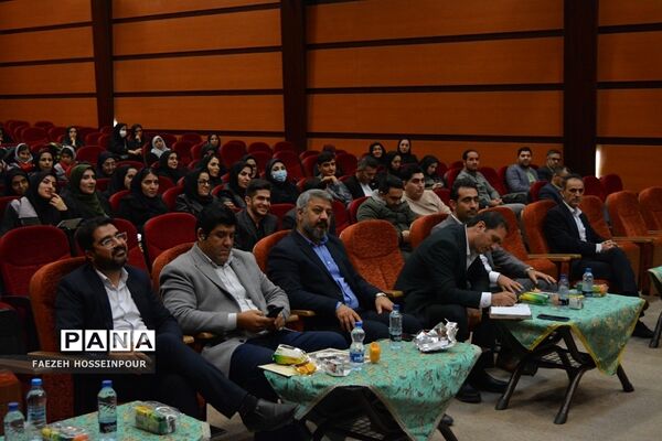 تجلیل از پژوهشگران ناحیه ۲ بهارستان