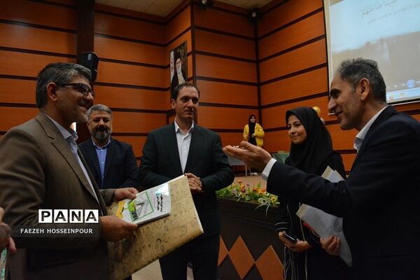 تجلیل از پژوهشگران ناحیه ۲ بهارستان