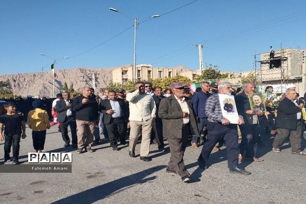 تشییع پیکر شهید گمنام در شهرستان حاجی‌آباد