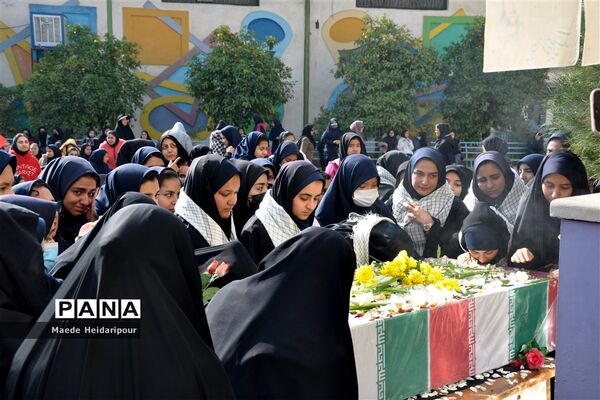 وداع با شهید گمنام در دبیرستان دخترانه شهید‌دستغیب ناحیه 3 شیراز