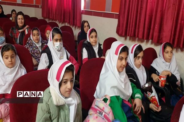 جشنواره یلدا با حضور دانش‌آموزان در کانون فرهنگی تربیتی رضوان محمودآباد
