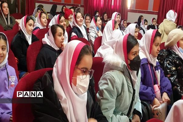 جشنواره یلدا با حضور دانش‌آموزان در کانون فرهنگی تربیتی رضوان محمودآباد