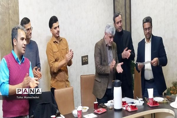 جلسه‌ شورای آموزگاران آموزشگاه علامه طباطبایی پیشوا با طعم یلدا